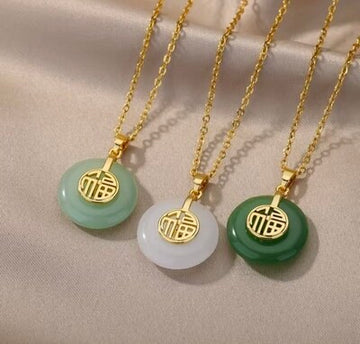 Jade pendant & necklace (light green)