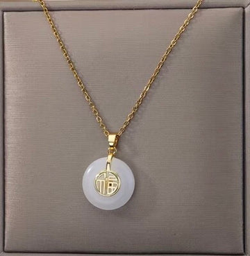 Jade pendant & necklace (white)